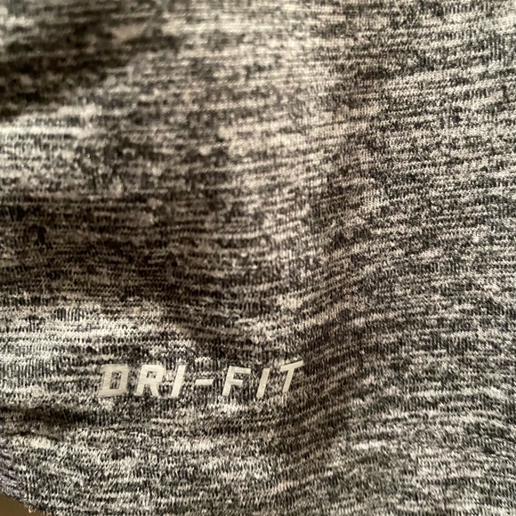 Nike womens dri-fit quarter zip heather gray with thumb holes size M. Never worn - Picture 8 of 12